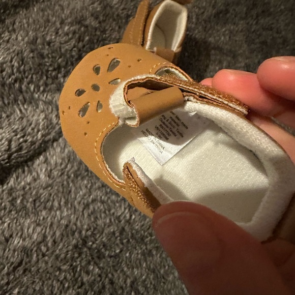 Brown suede infant shoes - Picture 2 of 4